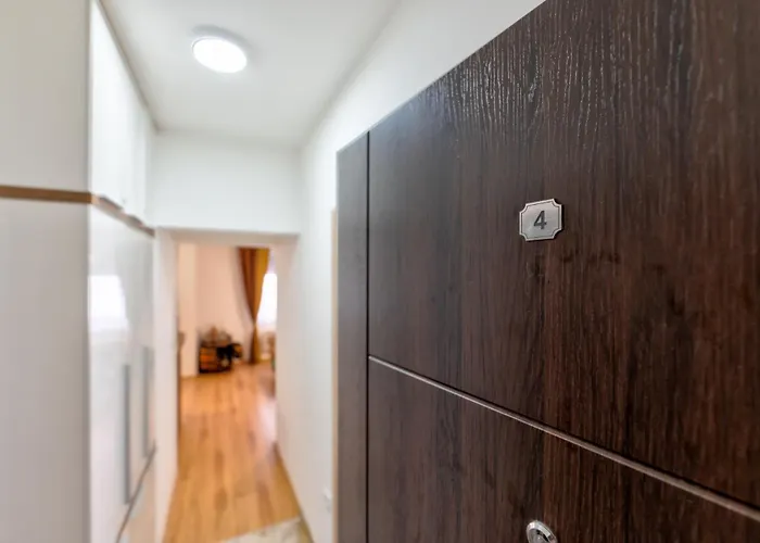 Opera Lux 즐라티보